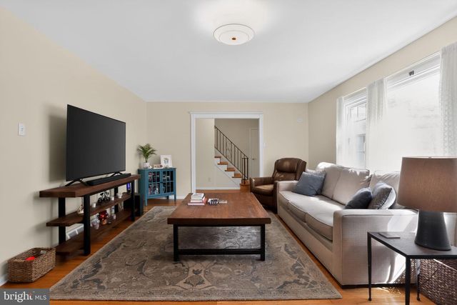 813 MOCKINGBIRD LN, Norristown, PA 19403