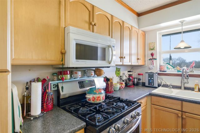 13653 Hickory Place, Glenpool, OK 74033