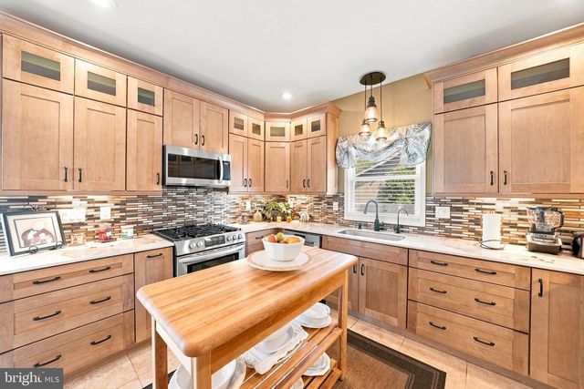 218 MAXWELL AVE., East Windsor, NJ 08520