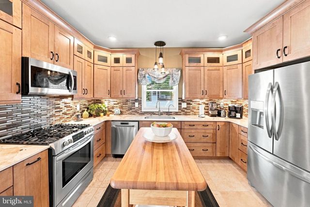 218 MAXWELL AVE., East Windsor, NJ 08520