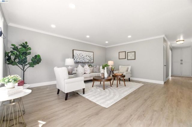 7060 Allegheny Dr, Dublin, CA 94568