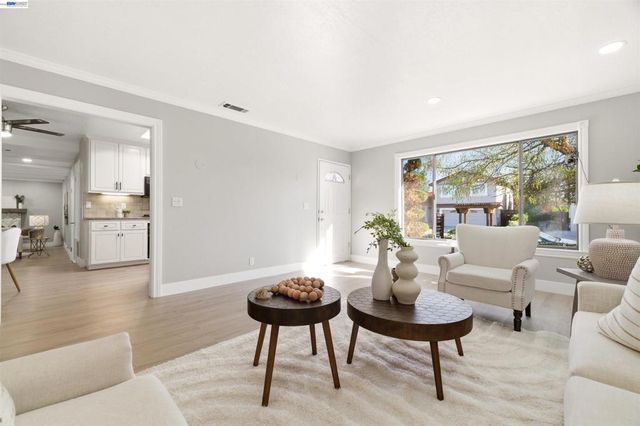 7060 Allegheny Dr, Dublin, CA 94568