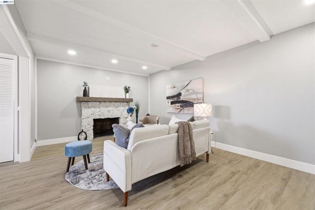 7060 Allegheny Dr, Dublin, CA 94568