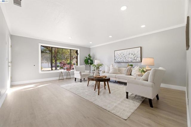 7060 Allegheny Dr, Dublin, CA 94568