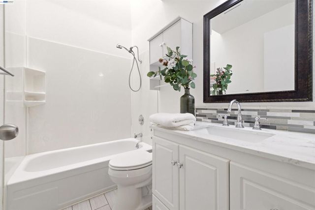 7060 Allegheny Dr, Dublin, CA 94568