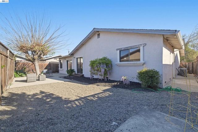 7060 Allegheny Dr, Dublin, CA 94568