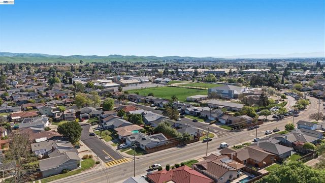 7060 Allegheny Dr, Dublin, CA 94568