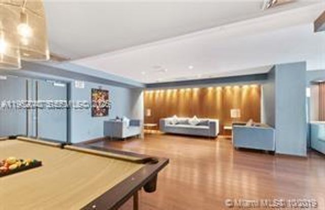 325 S Biscayne Blvd 3822, Miami, FL 33131