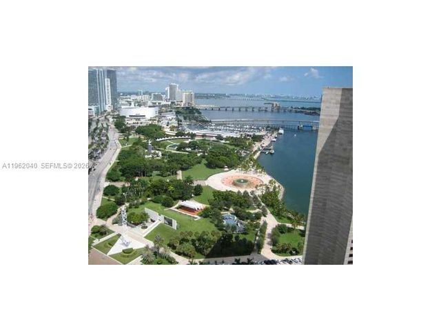325 S Biscayne Blvd 3822, Miami, FL 33131