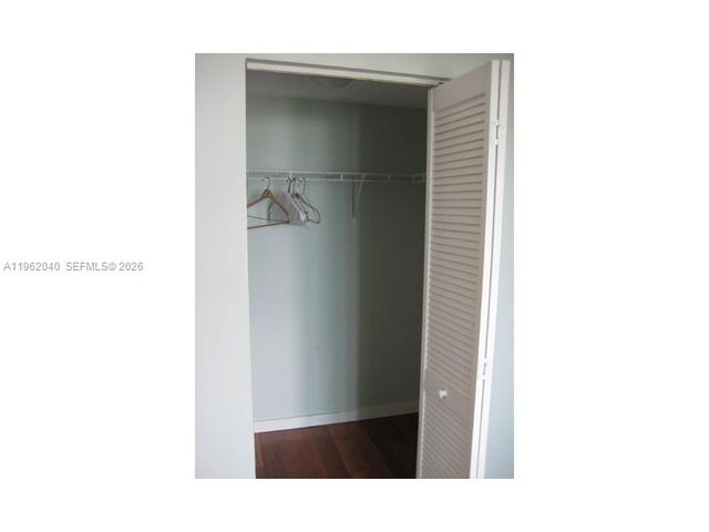 325 S Biscayne Blvd 3822, Miami, FL 33131