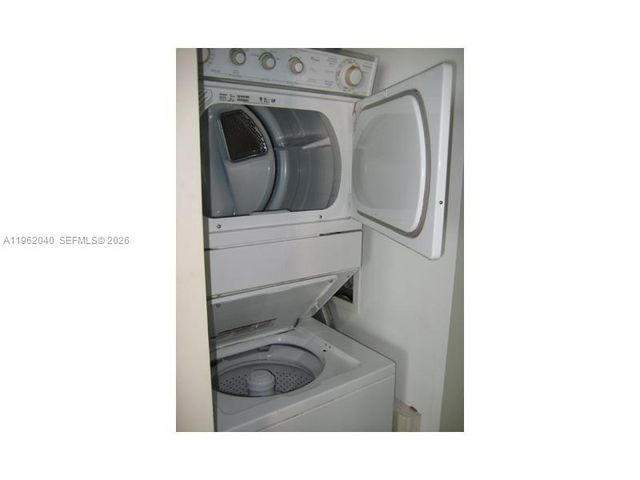 325 S Biscayne Blvd 3822, Miami, FL 33131