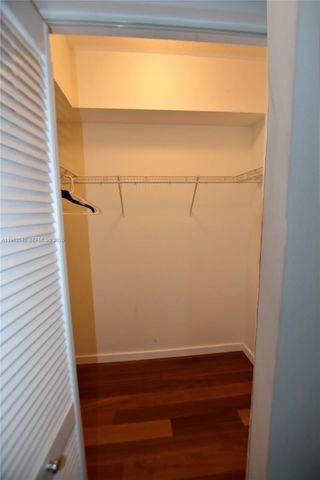 325 S Biscayne Blvd 3822, Miami, FL 33131