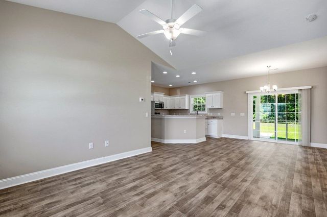 160 Baylee Circle, Galivants Ferry, SC 29544