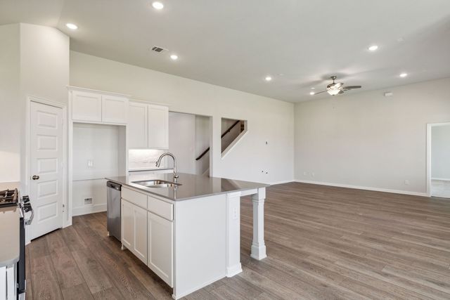 724 Metallic Tree Lane, Van Alstyne, TX 75495