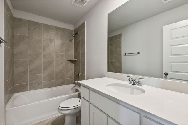 724 Metallic Tree Lane, Van Alstyne, TX 75495