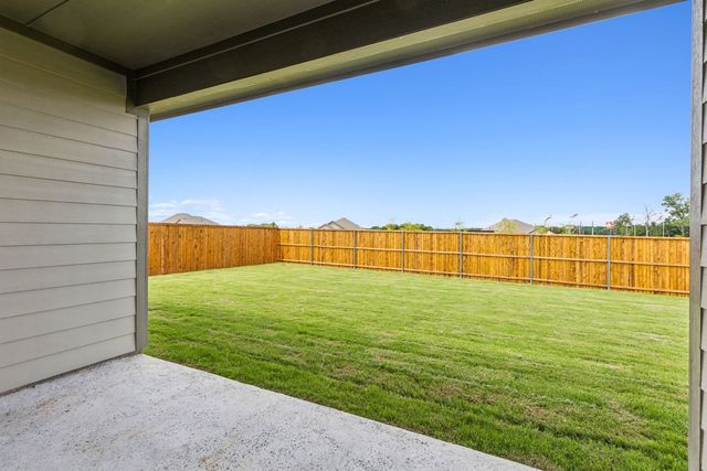 724 Metallic Tree Lane, Van Alstyne, TX 75495