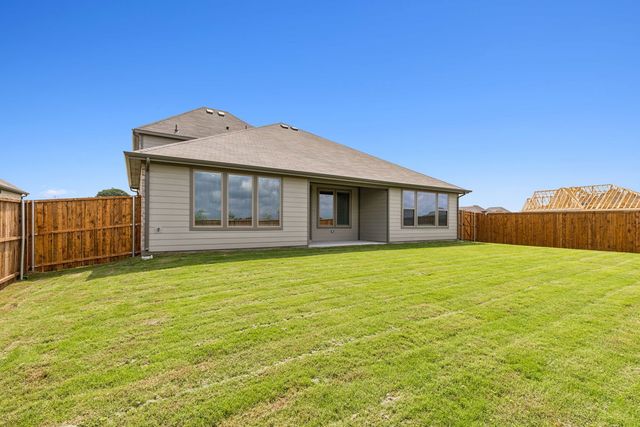 724 Metallic Tree Lane, Van Alstyne, TX 75495