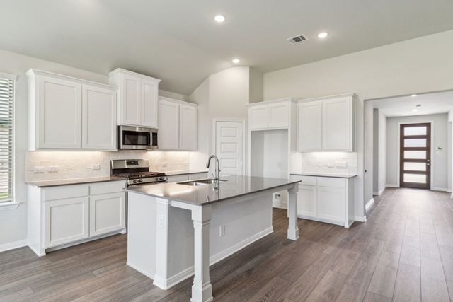 724 Metallic Tree Lane, Van Alstyne, TX 75495
