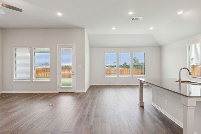 724 Metallic Tree Lane, Van Alstyne, TX 75495