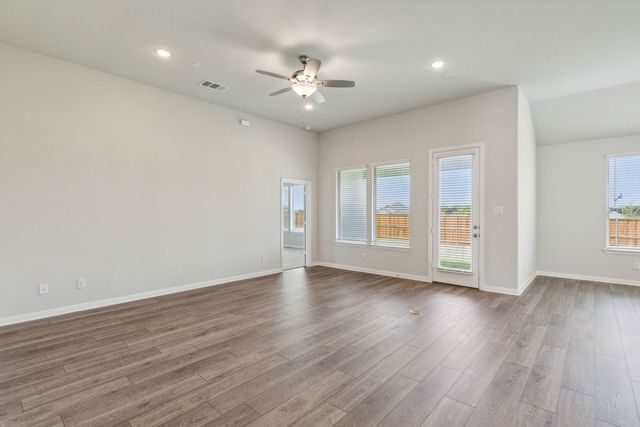 724 Metallic Tree Lane, Van Alstyne, TX 75495