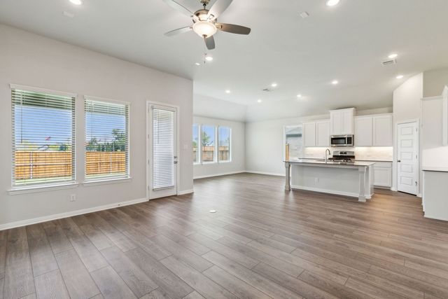 724 Metallic Tree Lane, Van Alstyne, TX 75495