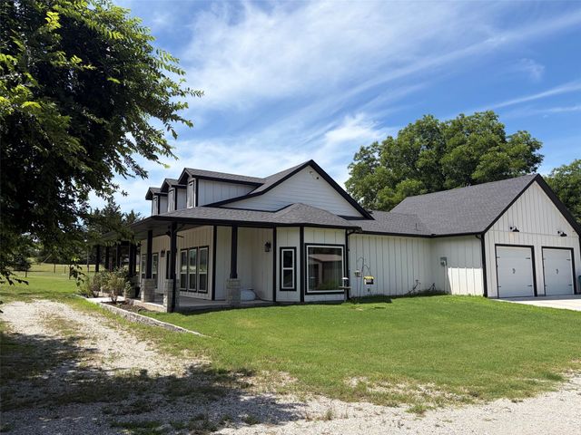 410 S Wickham Street, Alvord, TX 76225
