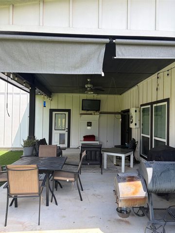 410 S Wickham Street, Alvord, TX 76225