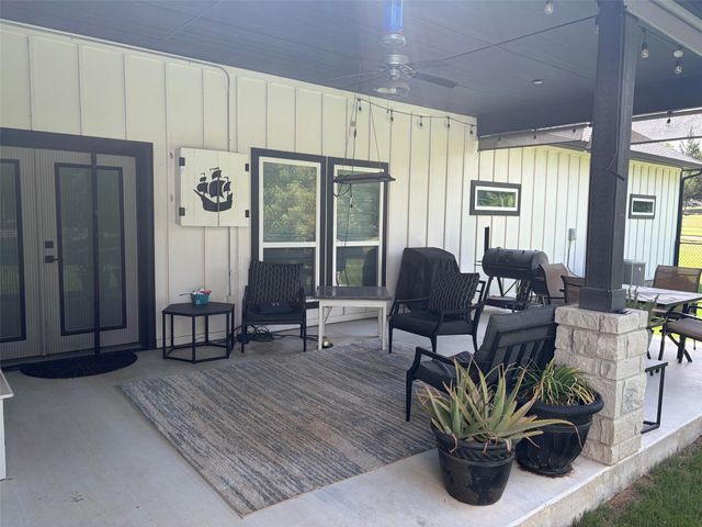 410 S Wickham Street, Alvord, TX 76225