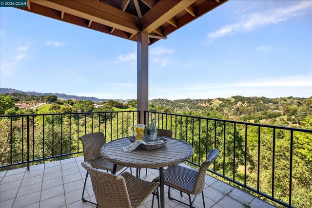 1 Gardiner Ct, Orinda, CA 94563