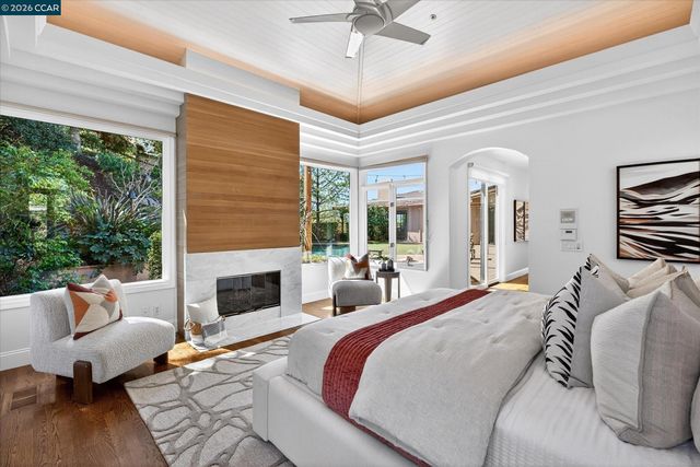 1 Gardiner Ct, Orinda, CA 94563