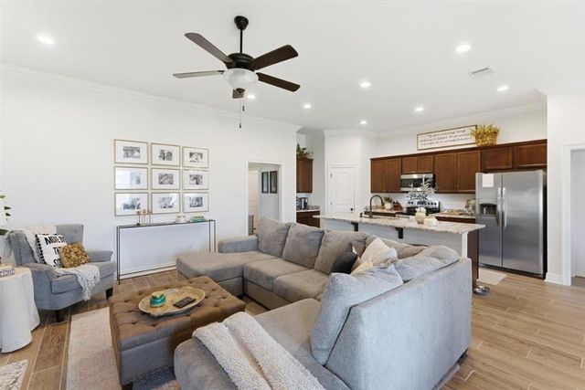 1800 Poeyfarre Drive, Lake Charles, LA 70611