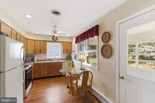 60 WHITMORE DR, Toms River, NJ 08757