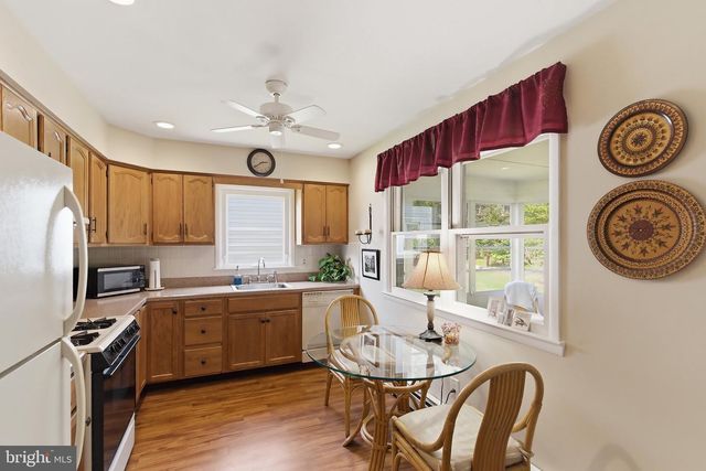 60 WHITMORE DR, Toms River, NJ 08757