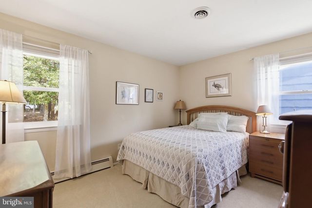 60 WHITMORE DR, Toms River, NJ 08757