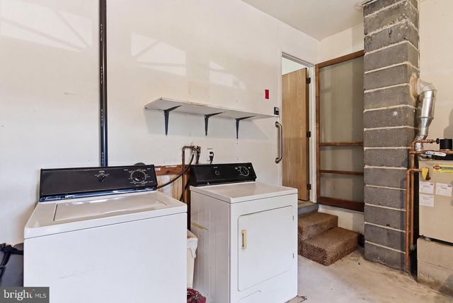 60 WHITMORE DR, Toms River, NJ 08757