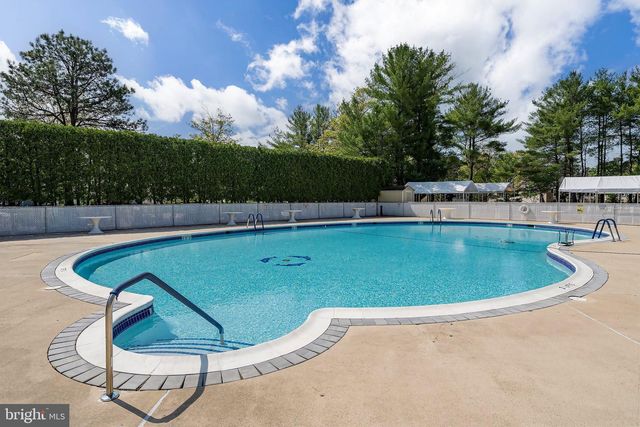 60 WHITMORE DR, Toms River, NJ 08757