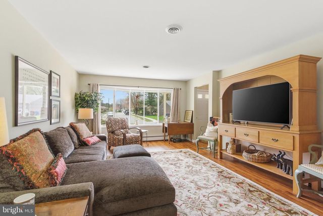 60 WHITMORE DR, Toms River, NJ 08757