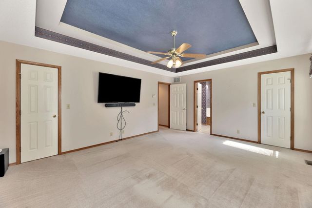 8124 E Greenbriar Court, Wichita, KS 67226