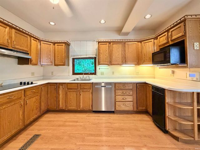 1225 W Oakdale Drive, Fort Wayne, IN 46807