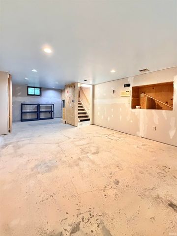 1225 W Oakdale Drive, Fort Wayne, IN 46807