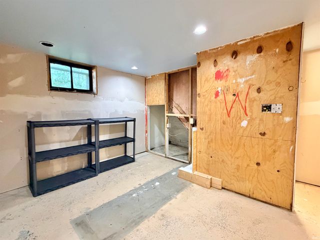 1225 W Oakdale Drive, Fort Wayne, IN 46807