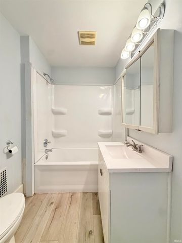 1225 W Oakdale Drive, Fort Wayne, IN 46807