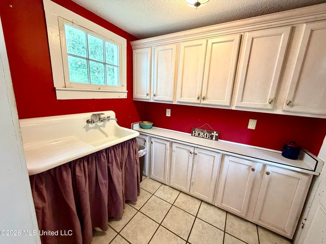 3807 Dantzler Street, Moss Point, MS 39563