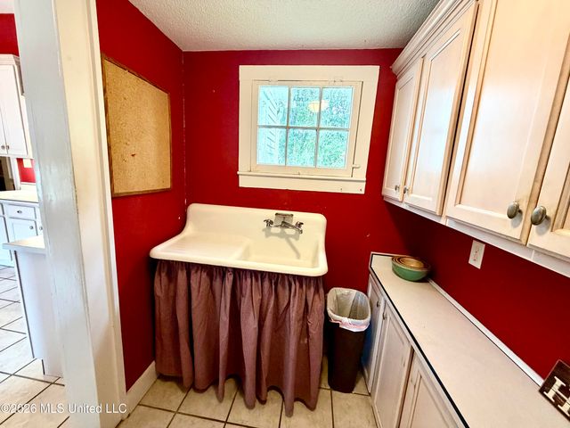 3807 Dantzler Street, Moss Point, MS 39563