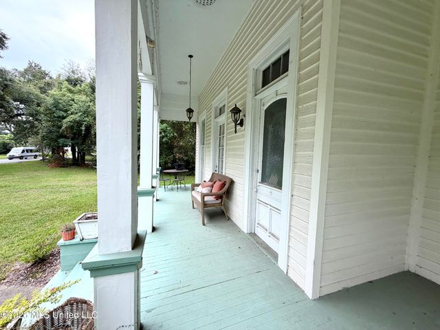 3807 Dantzler Street, Moss Point, MS 39563