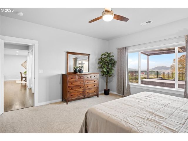 811 PEBBLE CREEK St, Sutherlin, OR 97479