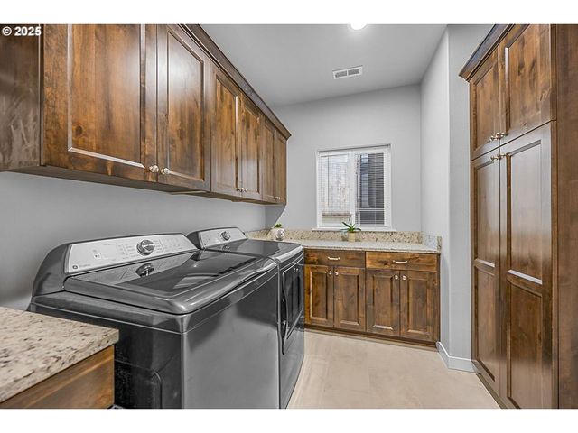 811 PEBBLE CREEK St, Sutherlin, OR 97479