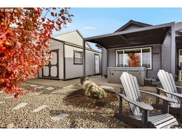 811 PEBBLE CREEK St, Sutherlin, OR 97479