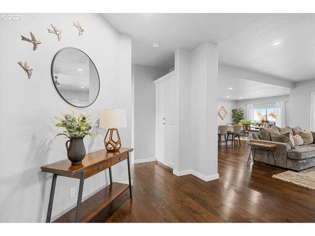 811 PEBBLE CREEK St, Sutherlin, OR 97479