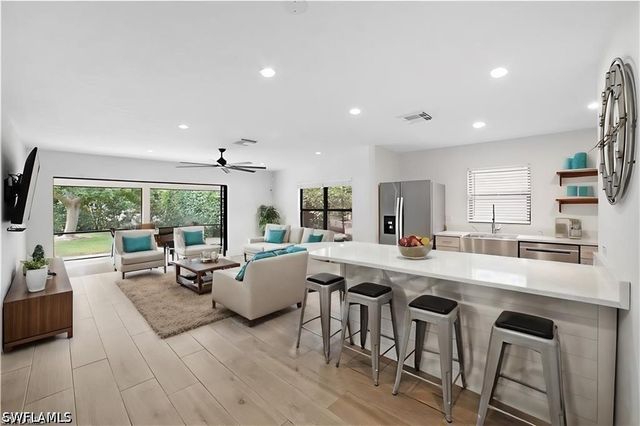 1160 Michigan AVE, Naples, FL 34103